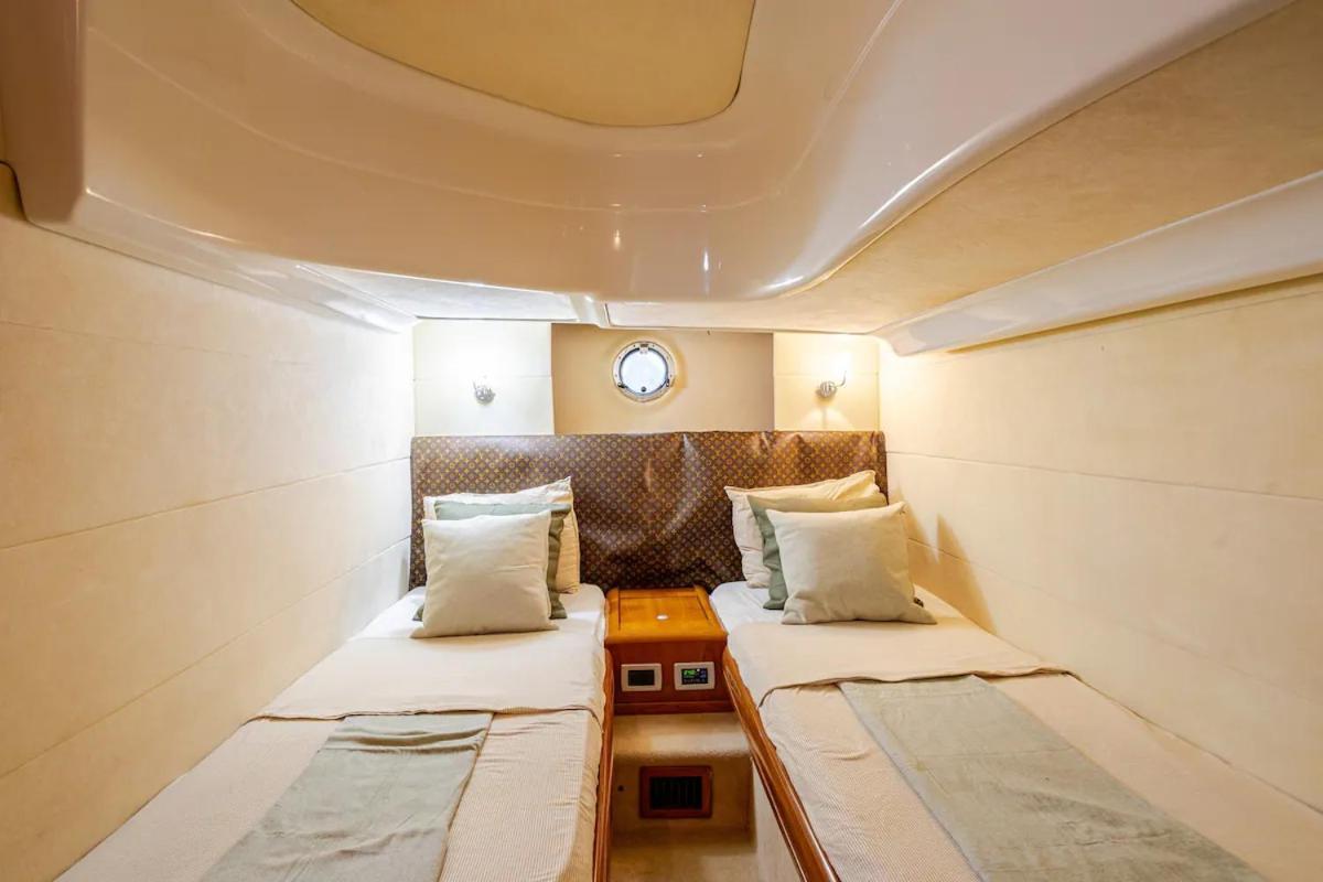 Confortable Y Lujoso Yate Deportivo 산트 아드리아 데 베소스 외부 사진