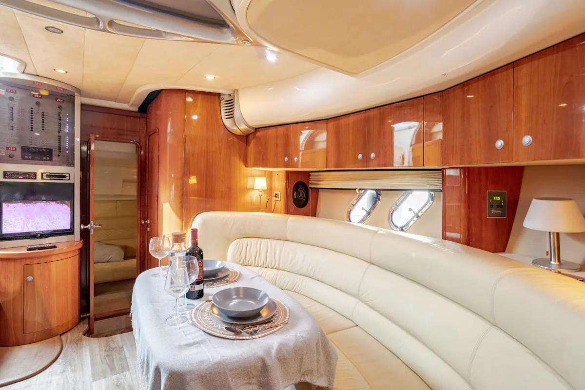 Confortable Y Lujoso Yate Deportivo 산트 아드리아 데 베소스 외부 사진